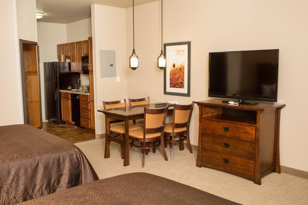 Teddy'S Residential Suites Watford City 외부 사진