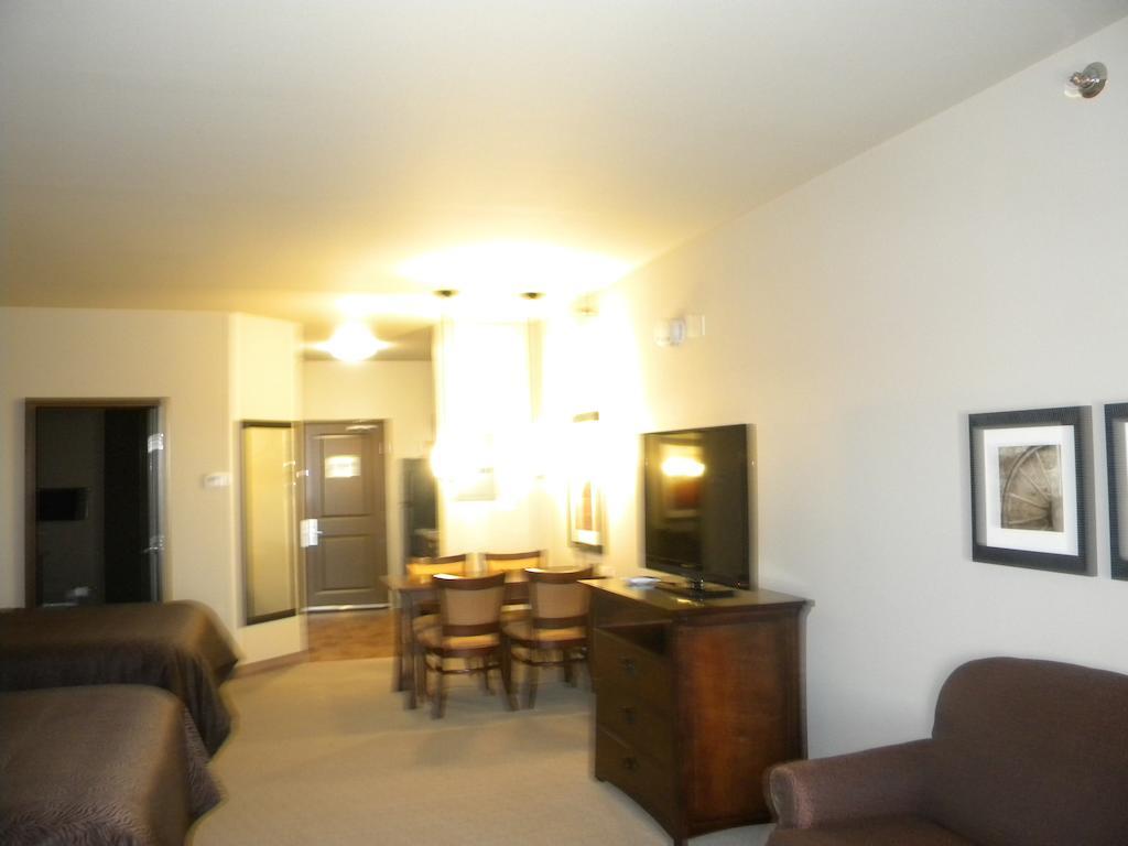 Teddy'S Residential Suites Watford City 외부 사진