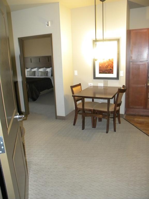Teddy'S Residential Suites Watford City 외부 사진