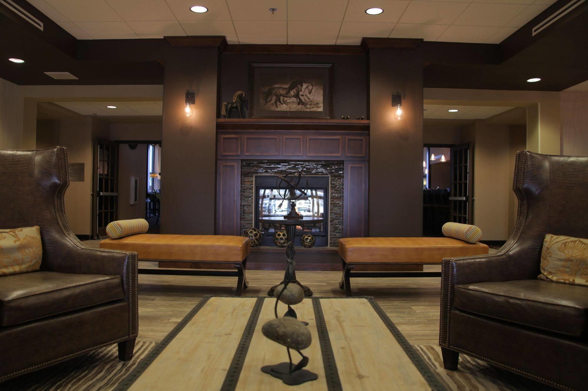 Teddy'S Residential Suites Watford City 외부 사진