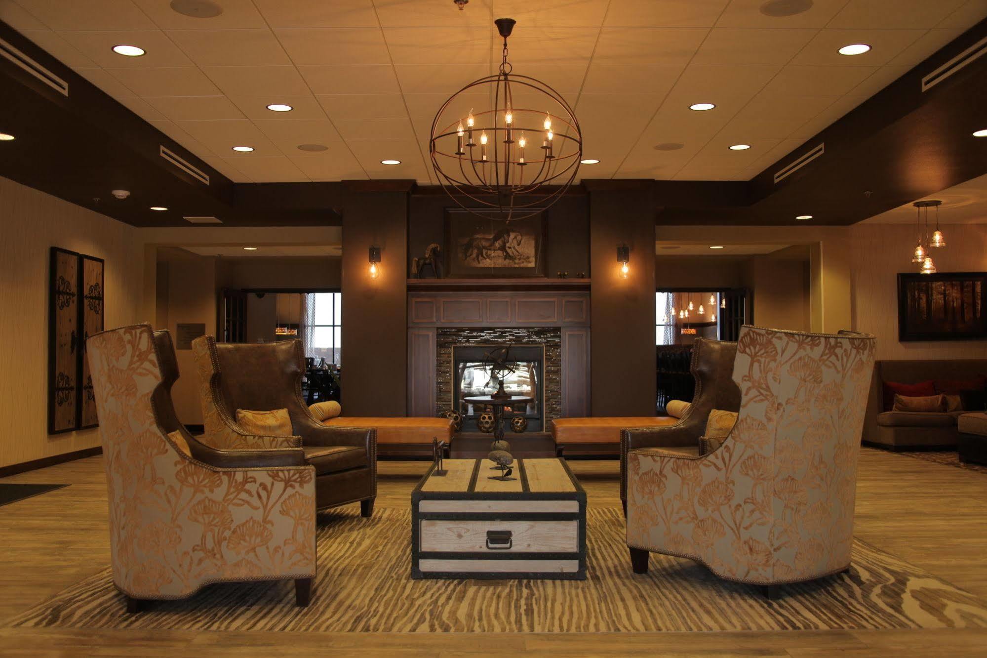 Teddy'S Residential Suites Watford City 외부 사진