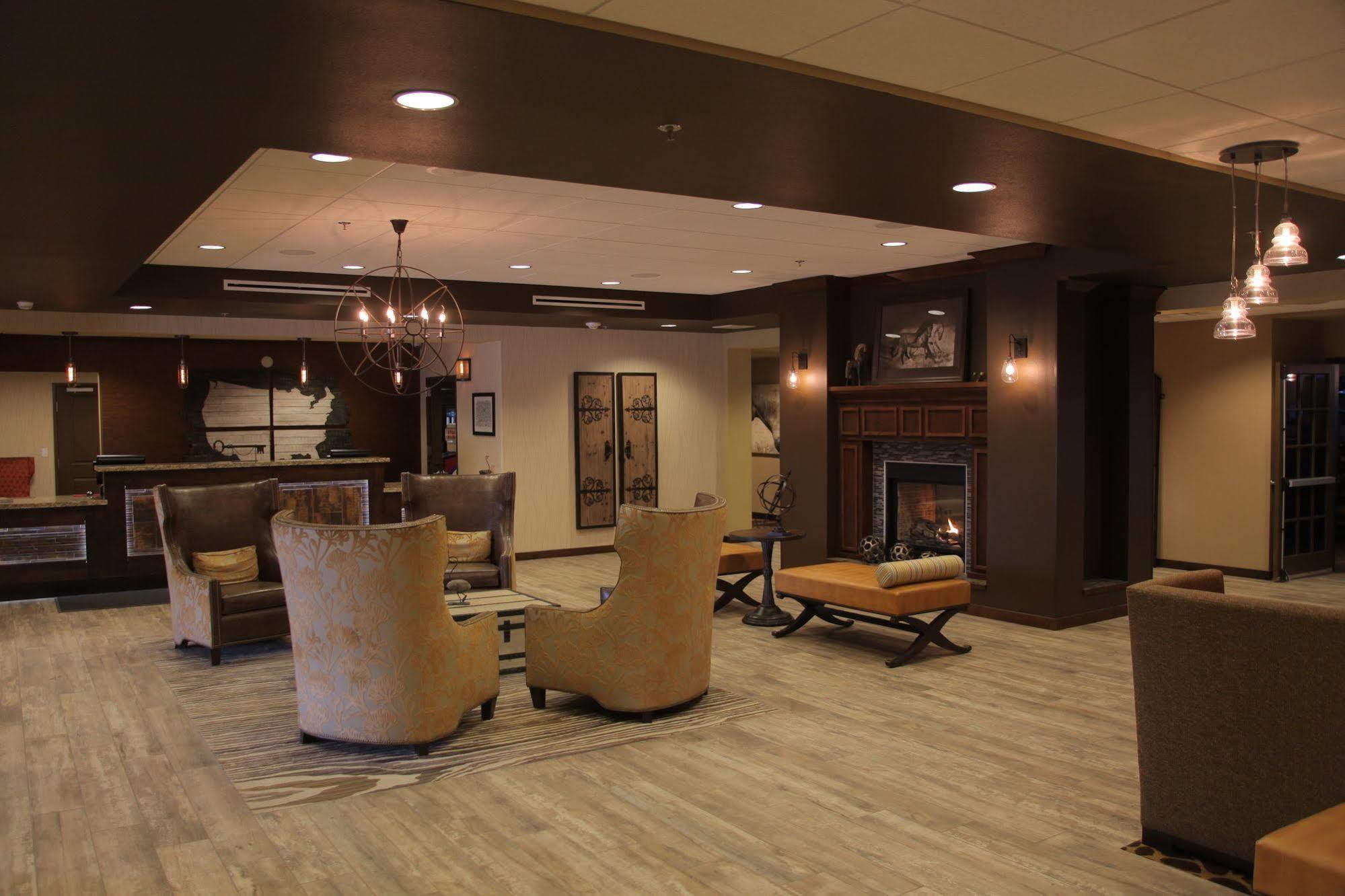 Teddy'S Residential Suites Watford City 외부 사진