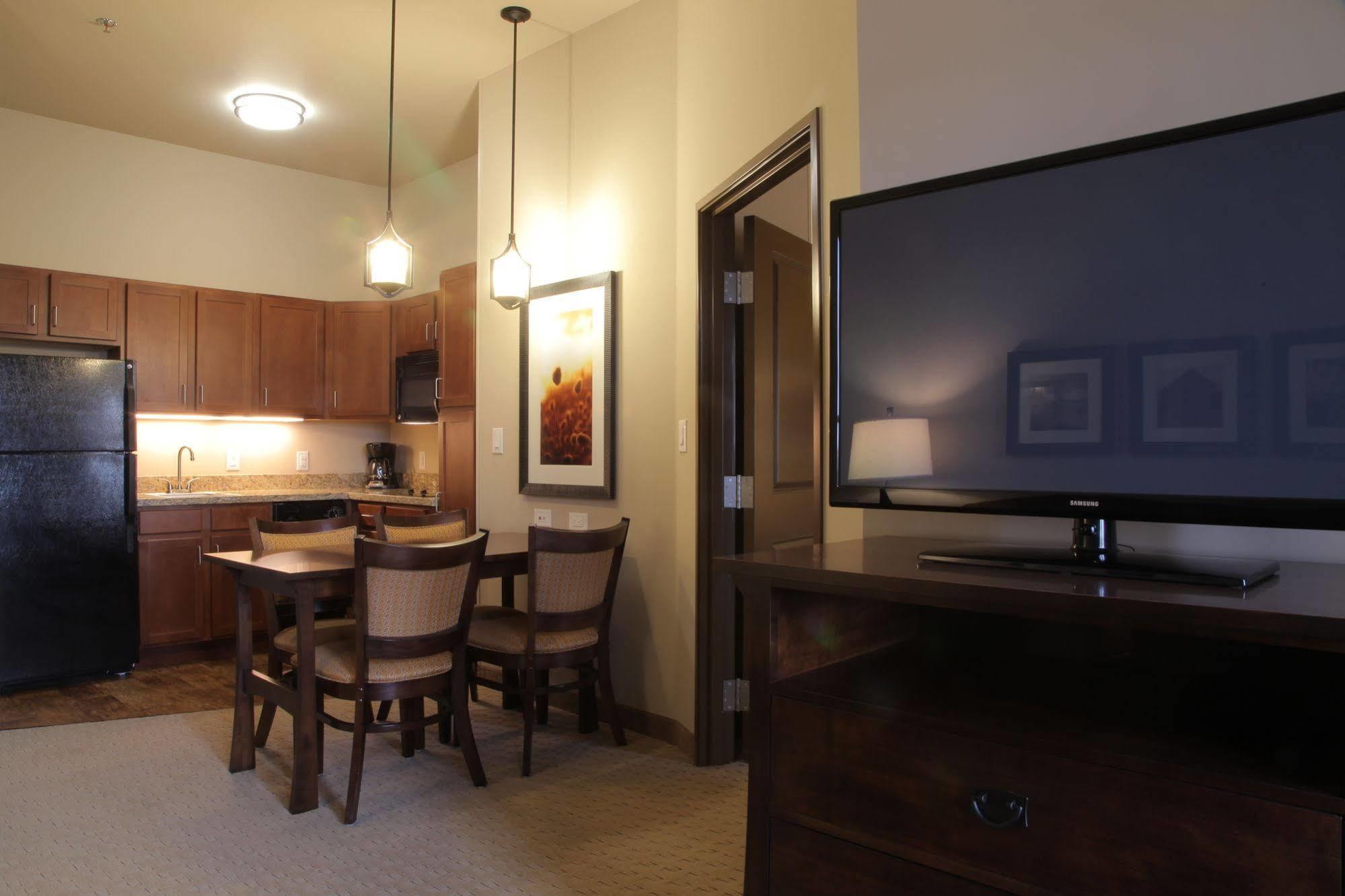 Teddy'S Residential Suites Watford City 외부 사진
