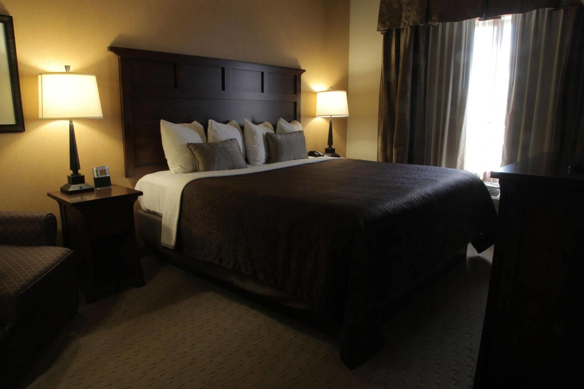 Teddy'S Residential Suites Watford City 외부 사진