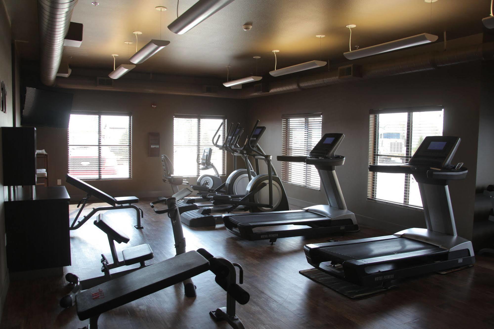 Teddy'S Residential Suites Watford City 외부 사진