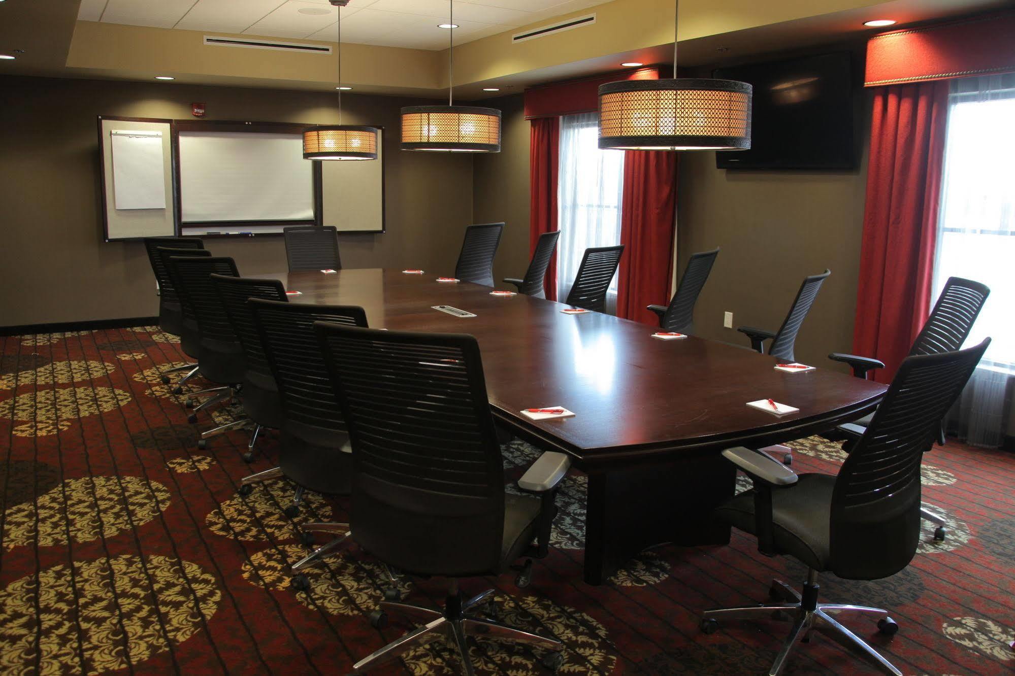 Teddy'S Residential Suites Watford City 외부 사진