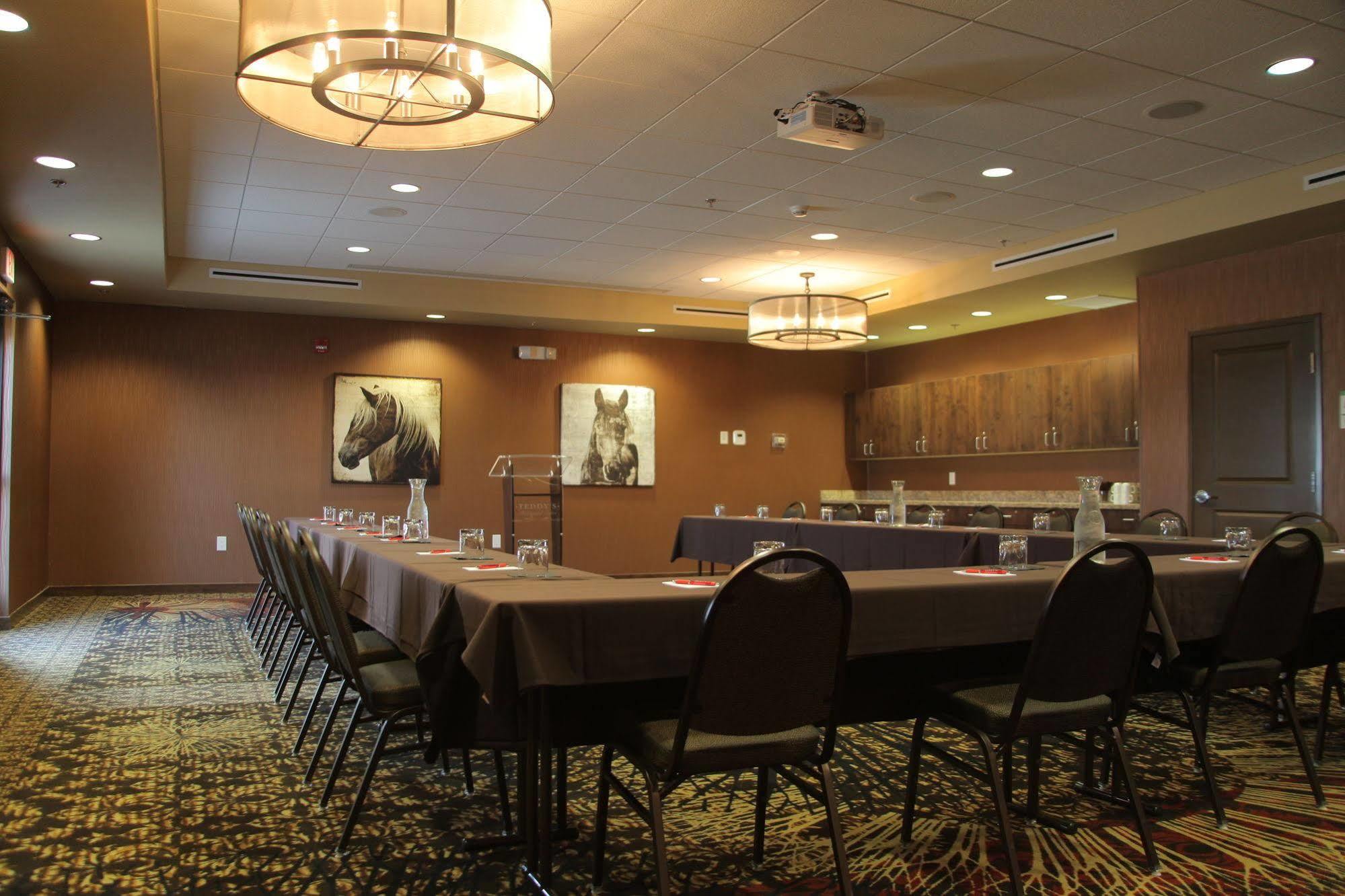 Teddy'S Residential Suites Watford City 외부 사진